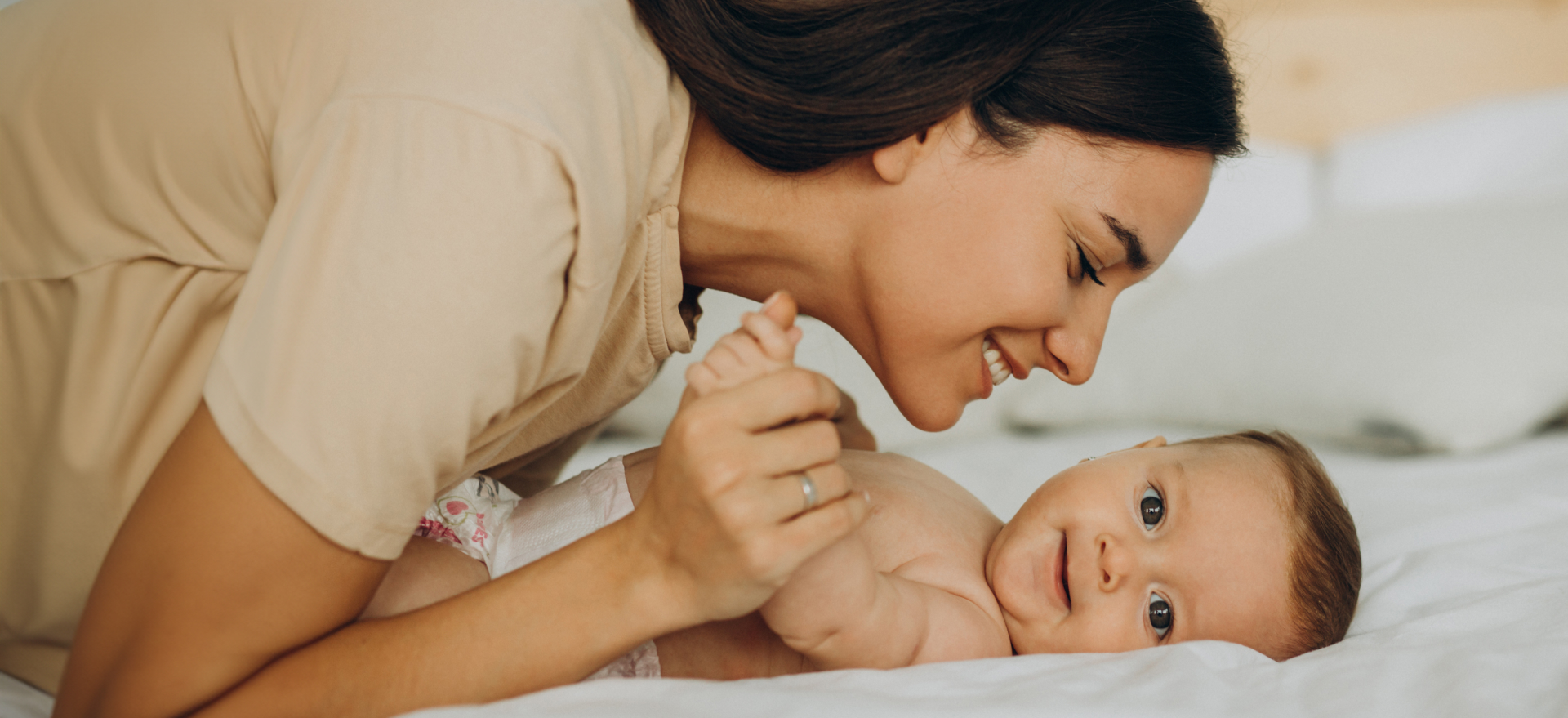 mother-with-baby-daughter-lying-bed-2